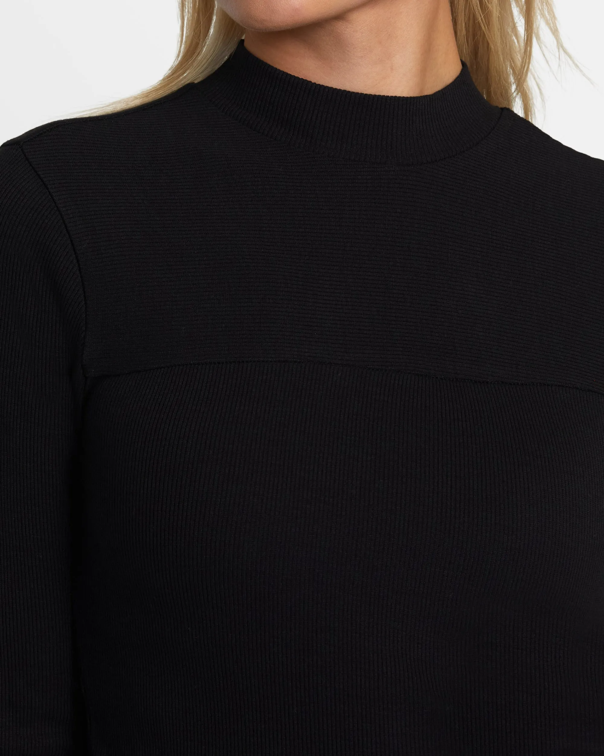 Saved Long Sleeve Long Sleeve Crop Top - Black